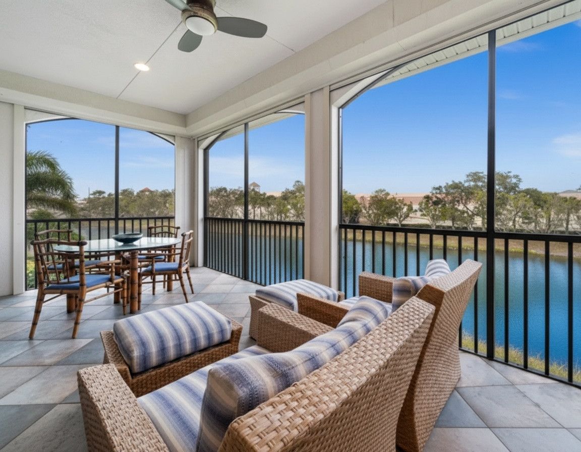 Oversized screened lanai overlooking the lake